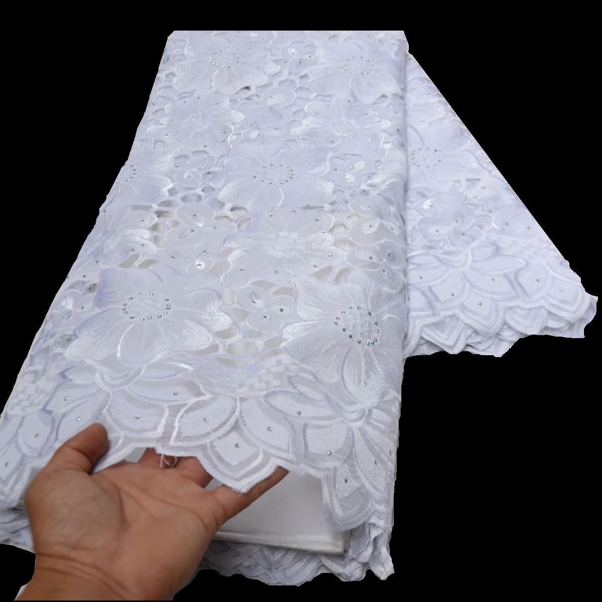 High quality new design Handcut holed white embroidery swiss voile lace for Wedding Clothes African lace fabric with stones
High quality new design Handcut holed white embroidery swiss voile lace for Wedding Clothes African lace fabric with stones
