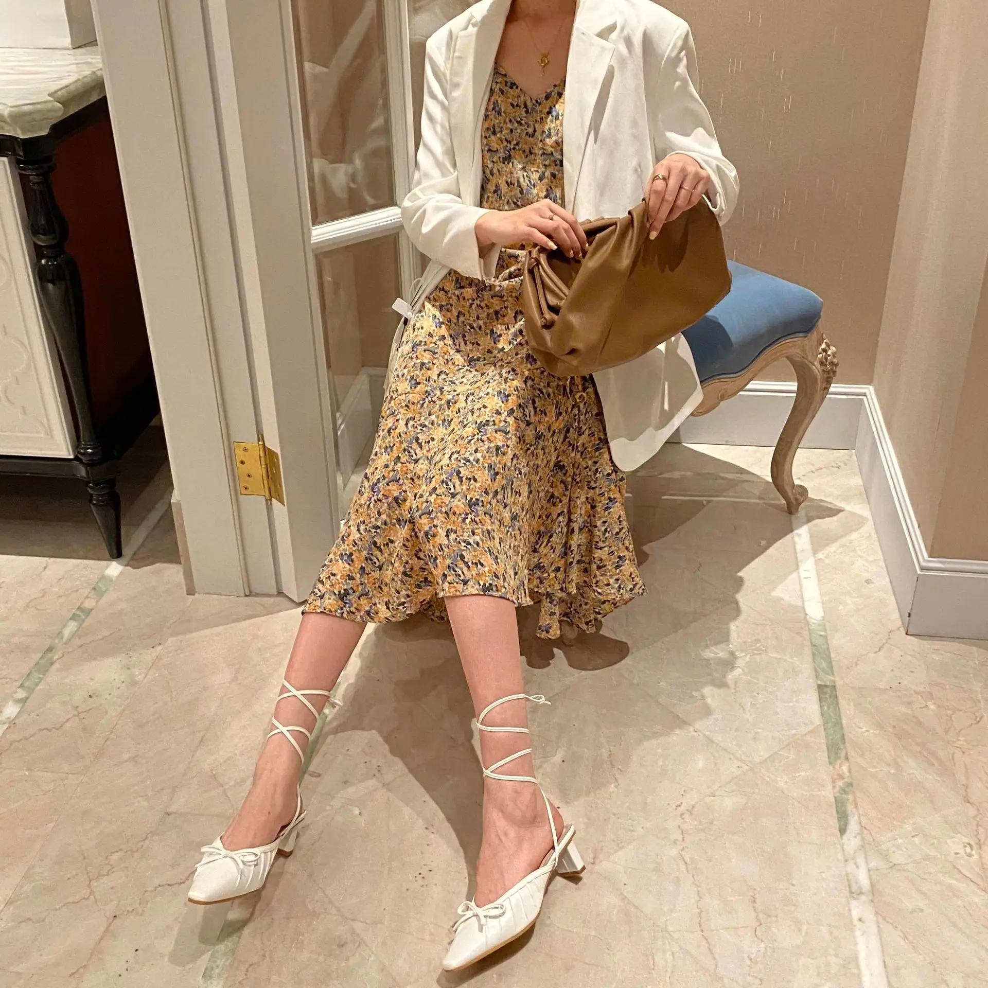 Shoes Ladies' Slippers Mules For Women 2021 Luxury Slides Cover Toe Pantofle Butterfly-Knot Designer Summer Heels New PU Fabric
Shoes Ladies' Slippers Mules For Women 2021 Luxury Slides Cover Toe Pantofle Butterfly-Knot Designer Summer Heels New PU Fabric