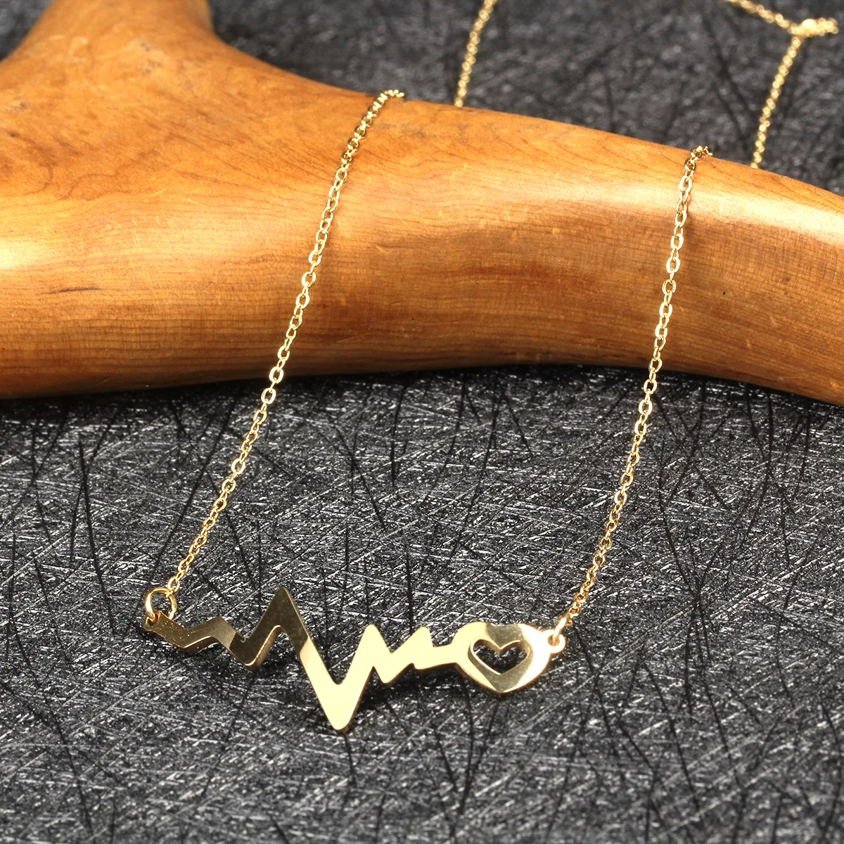 Clavicle Necklace LOVE Temperament Beautiful Simple Girl Necklace Accessories Fashion Pendant Necklace Ladies New
Clavicle Necklace LOVE Temperament Beautiful Simple Girl Necklace Accessories Fashion Pendant Necklace Ladies New