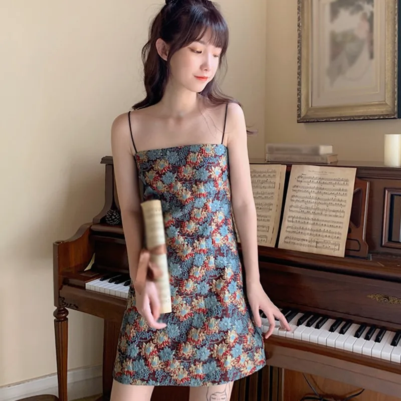 Hot Women Retro Floral Dresses Beach Style Women Mini Dress Spaghetti Straps Casual Clothing
Hot Women Retro Floral Dresses Beach Style Women Mini Dress Spaghetti Straps Casual Clothing