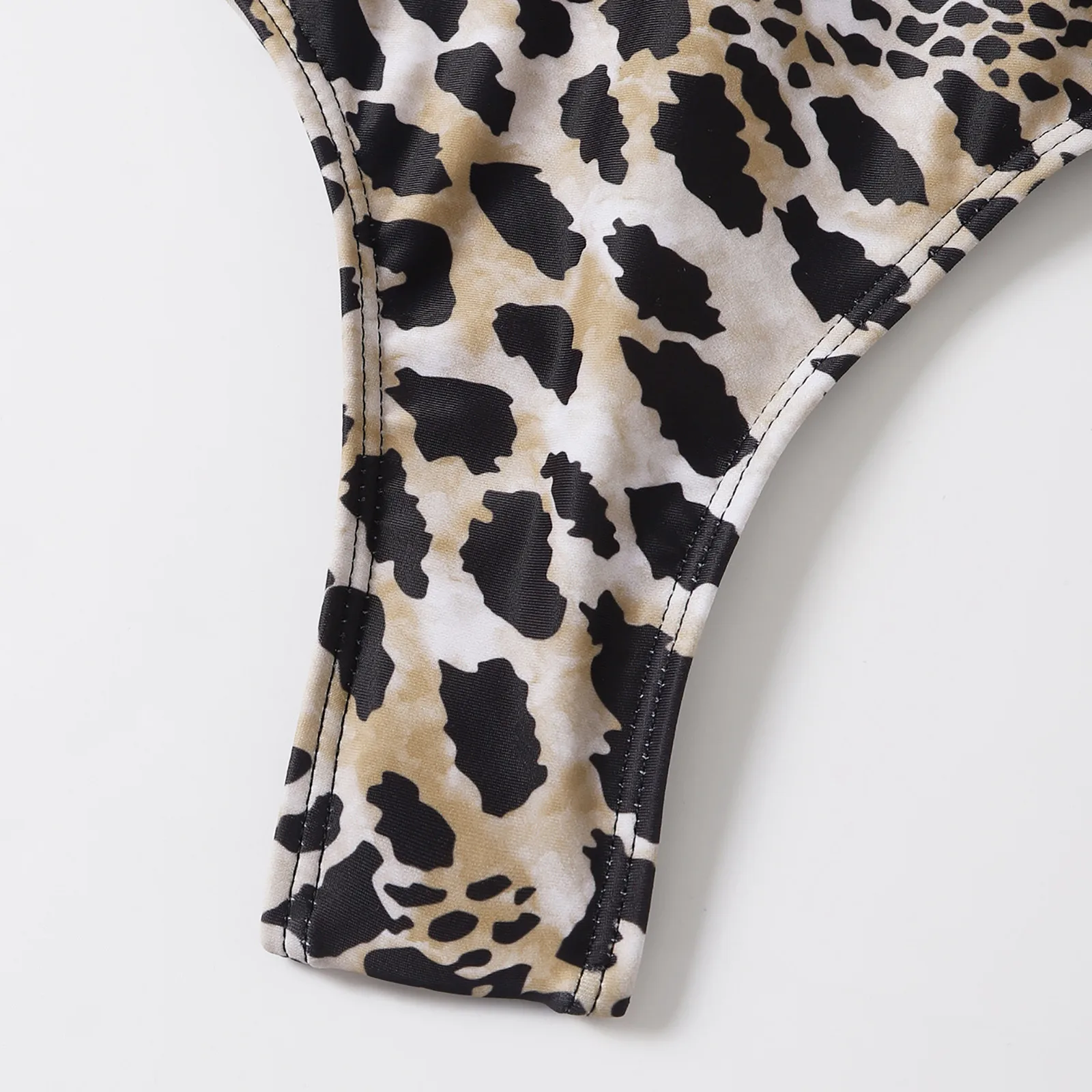 Women's Leopard Print Bikini O-neck Sexy Swimwear Push-up Padded One-piece Swimsuit Hot Sale Padded Bra Fashion Bikini Set 2021
Women's Leopard Print Bikini O-neck Sexy Swimwear Push-up Padded One-piece Swimsuit Hot Sale Padded Bra Fashion Bikini Set 2021