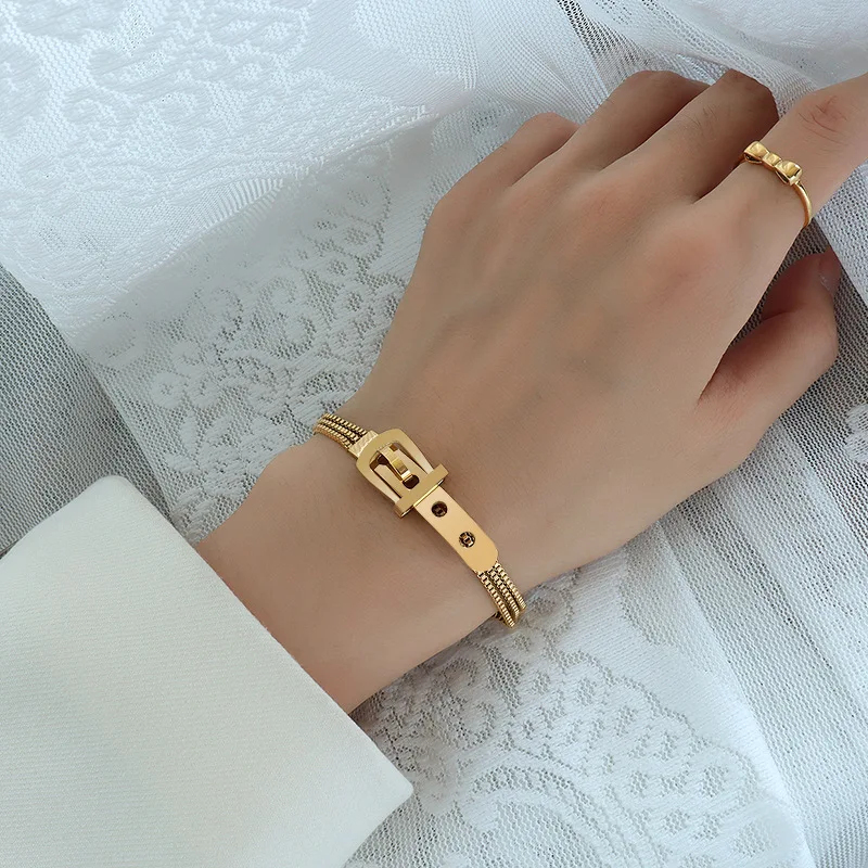 The new 2021 fashion watch belt buckle three-layer rice bead box chain bracelet women's titanium steel watch chain
The new 2021 fashion watch belt buckle three-layer rice bead box chain bracelet women's titanium steel watch chain