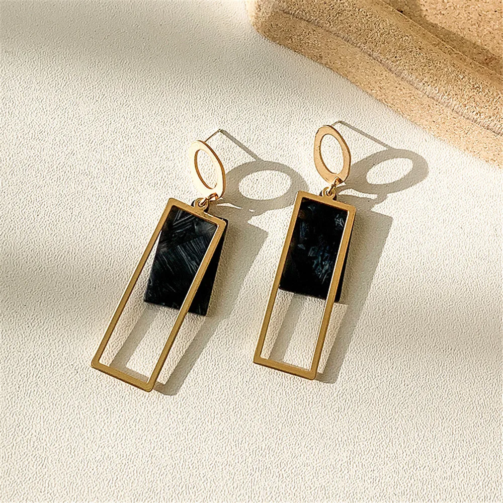 2020 Trend Simple Hollow Geometric Earrings Pendants For Women 925 Sterling Silver Cool Style Jewelry Party New Year Gift Female
2020 Trend Simple Hollow Geometric Earrings Pendants For Women 925 Sterling Silver Cool Style Jewelry Party New Year Gift Female
