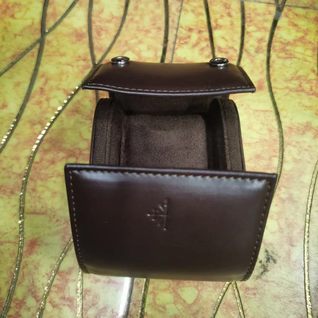 Top Quality PP Watch Original Box Papers Card Portable storage Boxes brown leather Bag For Box Watches
Top Quality PP Watch Original Box Papers Card Portable storage Boxes brown leather Bag For Box Watches