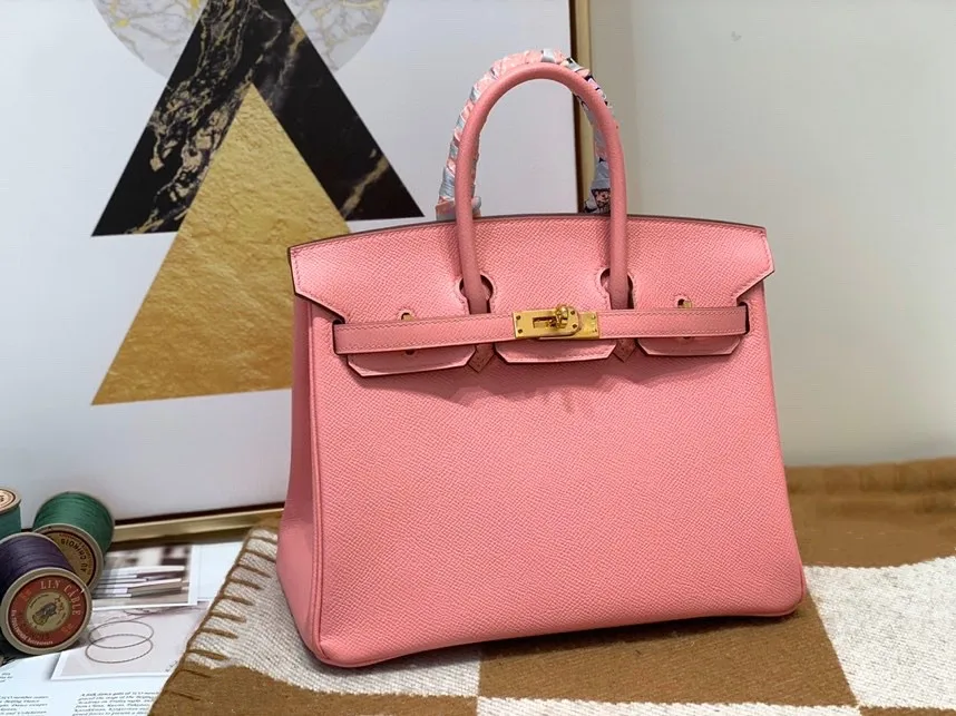 HANDMADEWOMEN BRAND Handbag,25CM,PINK LUXURY PURSE,DESIGNERS BAG,EPSOM Leather, Wax line stitiching,Fast delivery
HANDMADEWOMEN BRAND Handbag,25CM,PINK LUXURY PURSE,DESIGNERS BAG,EPSOM Leather, Wax line stitiching,Fast delivery