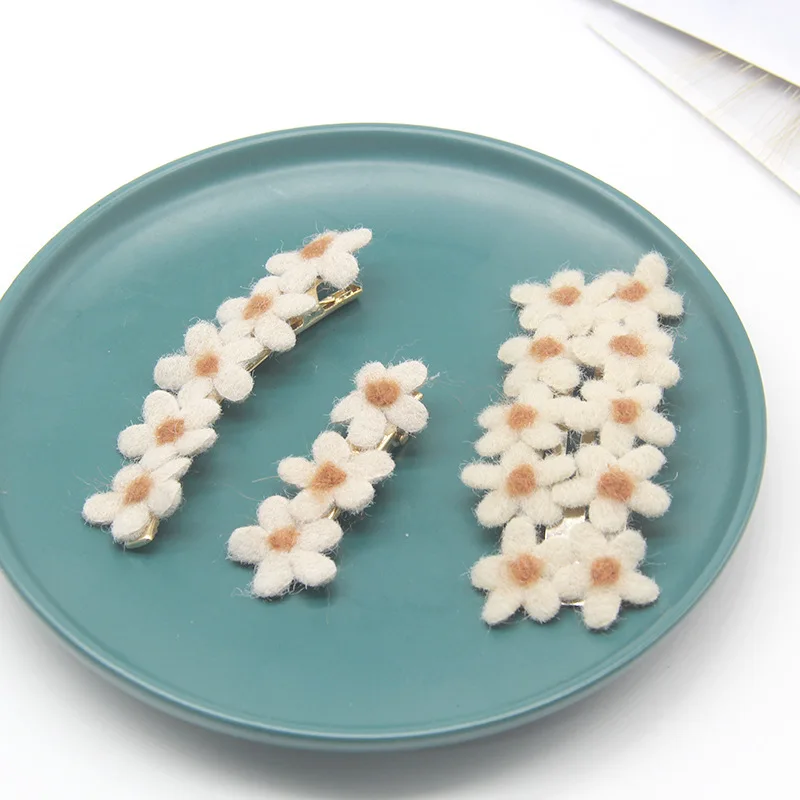 Fashion White Wool Flower Hair Clip for Women Girl Elegant Korean Design Snap Barrette Stick Hairpin Hair Styling Accessories 
Fashion White Wool Flower Hair Clip for Women Girl Elegant Korean Design Snap Barrette Stick Hairpin Hair Styling Accessories