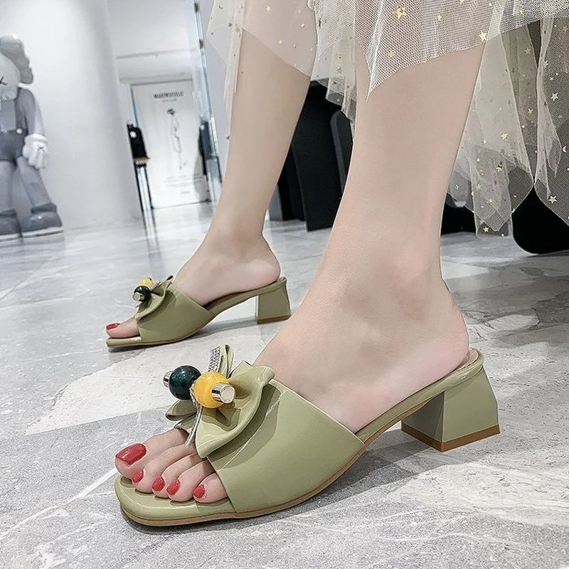 New women's sandals 2021 summer open-toed high heels wear net red women's slippers Baotou drag net red Korean color matching
New women's sandals 2021 summer open-toed high heels wear net red women's slippers Baotou drag net red Korean color matching