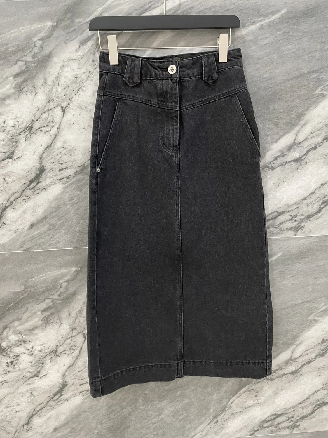 100% Cotton Women Skirt Niche Design Slit Washed Denim Logo Black White Mid-length Skirt
100% Cotton Women Skirt Niche Design Slit Washed Denim Logo Black White Mid-length Skirt