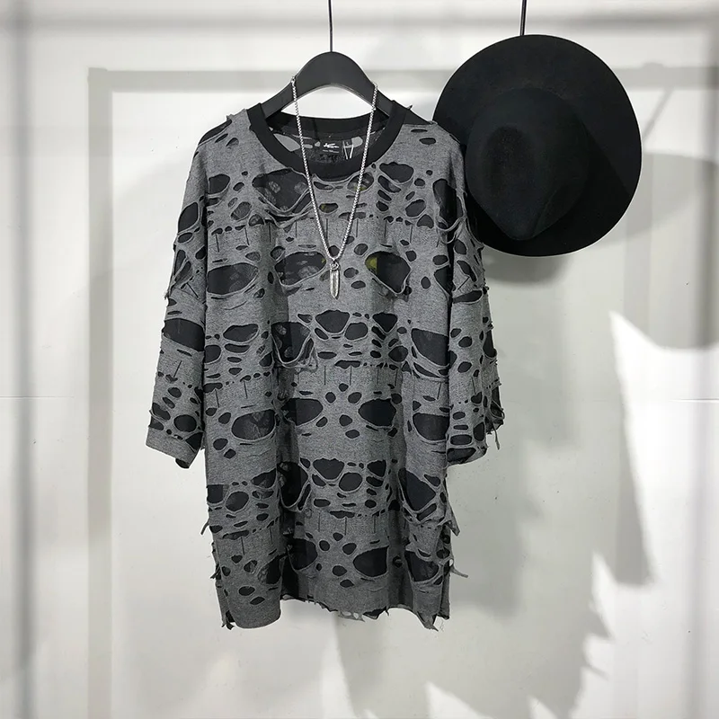 Men's short sleeve T-shirt summer new dark round collar fashion personality do old gray hole loose leisure T-shirt
Men's short sleeve T-shirt summer new dark round collar fashion personality do old gray hole loose leisure T-shirt