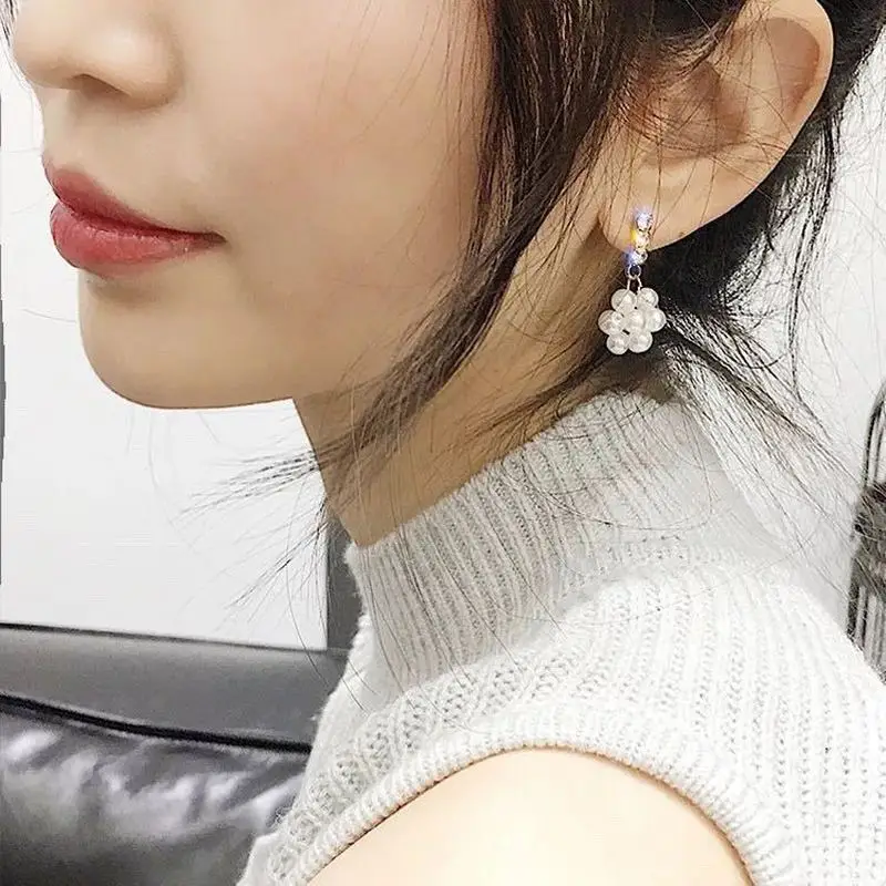 Korean Elegant Simulated Pearl Earrings for Women Ball Geometric Shiny Rhinestone Drop Dangle Earrings Wedding Party Jewelry
Korean Elegant Simulated Pearl Earrings for Women Ball Geometric Shiny Rhinestone Drop Dangle Earrings Wedding Party Jewelry
