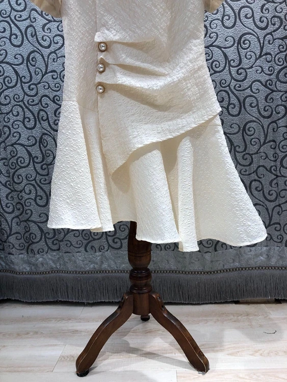 Novia Party 2021 Summer Style Ladies Sexy V-Neck Vintage Jacquard Patterns Beading Button Deco Short Sleeve Asymmetrical Dress
Novia Party 2021 Summer Style Ladies Sexy V-Neck Vintage Jacquard Patterns Beading Button Deco Short Sleeve Asymmetrical Dress