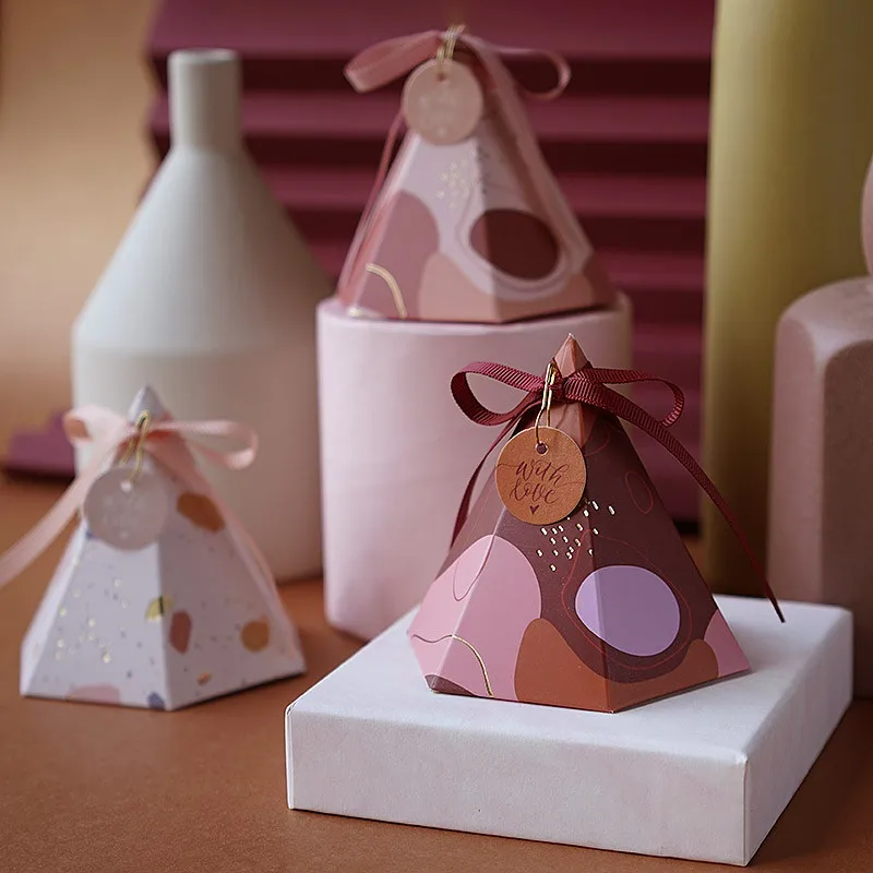 50pcs Hexagonal Cone Bronzing Candy Box Cardboard Box Wedding Card Box DecorationPaper Gift Box Packaging Event & Party Supplies
50pcs Hexagonal Cone Bronzing Candy Box Cardboard Box Wedding Card Box DecorationPaper Gift Box Packaging Event & Party Supplies