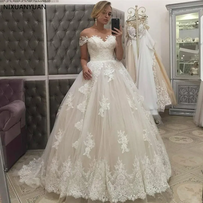 Modest Sheer Neck Ivory Wedding Dresses Lace Off The Shoulder Sweetheart Bodice Bridal Gown Dubai Arabic Womens Formal Dress
Modest Sheer Neck Ivory Wedding Dresses Lace Off The Shoulder Sweetheart Bodice Bridal Gown Dubai Arabic Womens Formal Dress