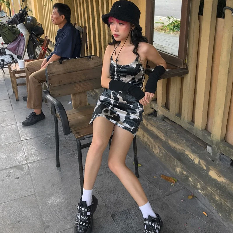 Летний Новый Камуфляжный принт спагетти ремень платья для женщин модная одежда 2020 уличная Клубная одежда повседневное мини платье
Летний Новый Камуфляжный принт спагетти ремень платья для женщин модная одежда 2020 уличная Клубная одежда повседневное мини платье