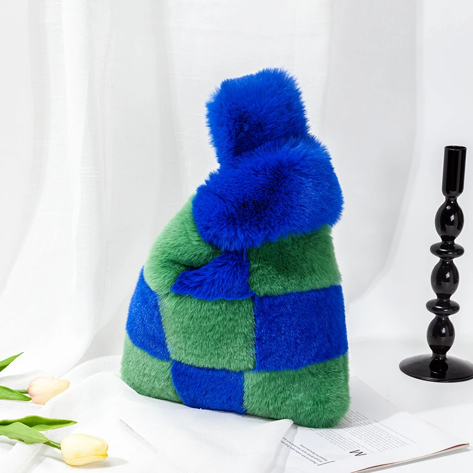 Fashion Soft Plaid Faux Fur Bag Winter New Korean Elegant Retro Patchwork Plush Purses Female High Quality Handbag Casual
Fashion Soft Plaid Faux Fur Bag Winter New Korean Elegant Retro Patchwork Plush Purses Female High Quality Handbag Casual