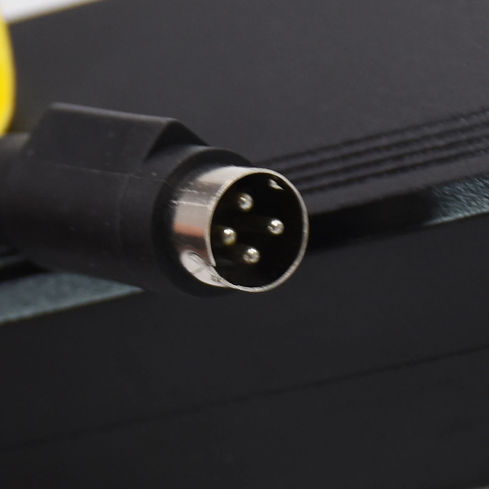 For Haikang Adapter CWT KPL-060F 12V 5A 4-pin Power Adapter 60W
For Haikang Adapter CWT KPL-060F 12V 5A 4-pin Power Adapter 60W