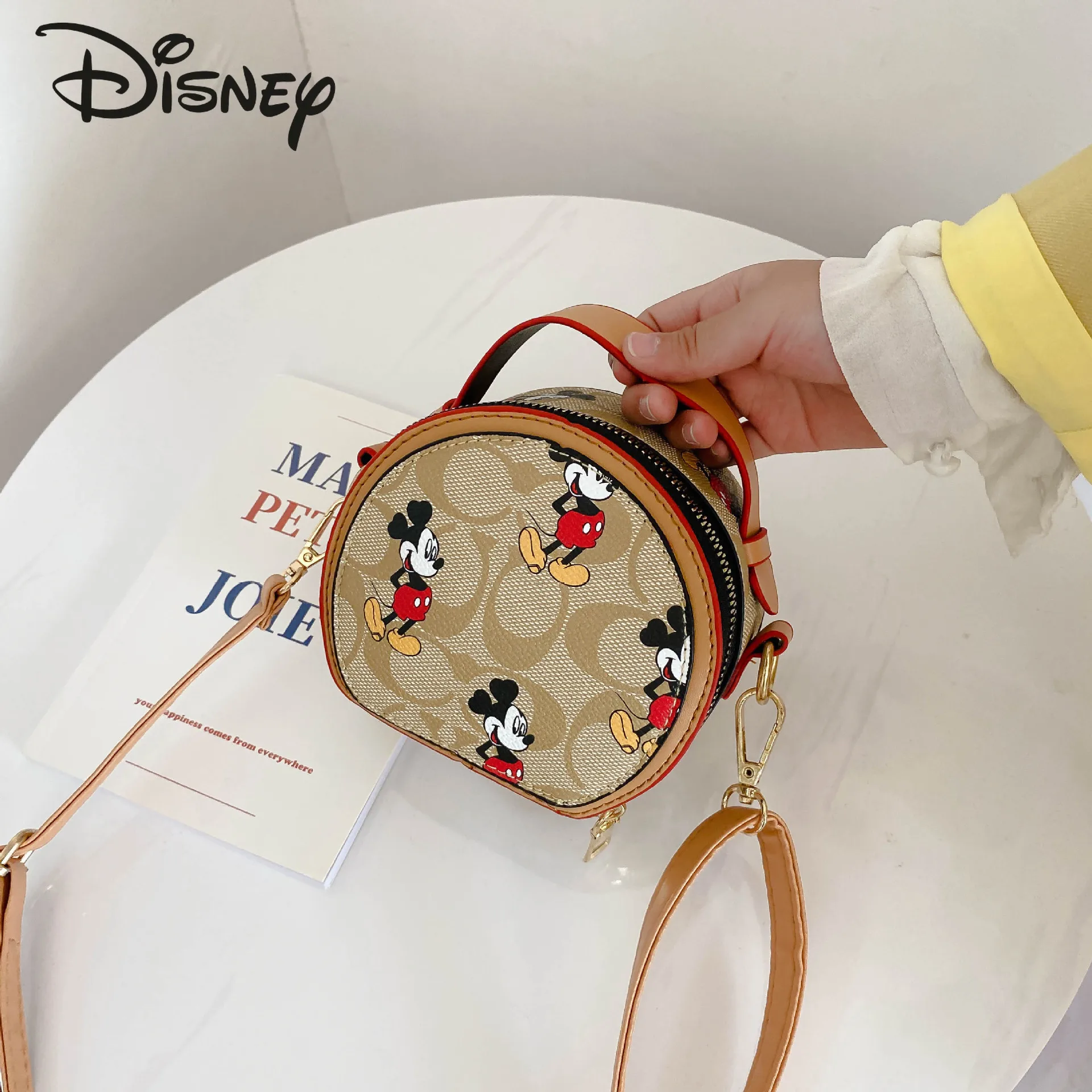 Новинка 2022, Детская сумка-мессенджер Disney через плечо с мультяшным Микки, модная универсальная сумочка из искусственной кожи на молнии, милы...
Новинка 2022, Детская сумка-мессенджер Disney через плечо с мультяшным Микки, модная универсальная сумочка из искусственной кожи на молнии, милы...