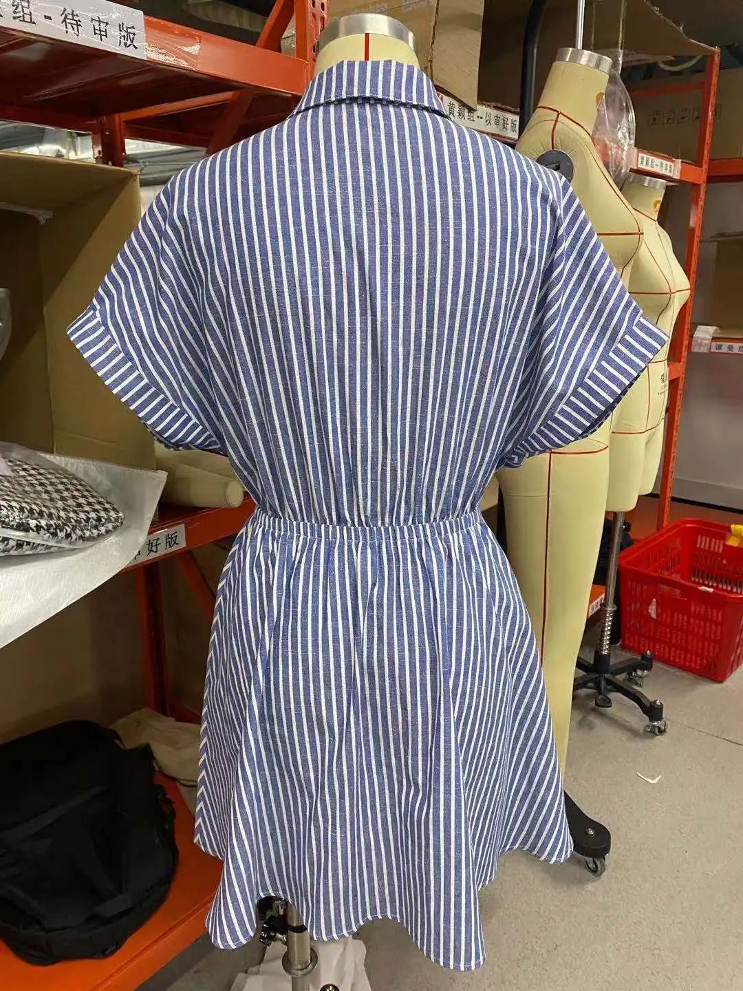 Summer striped print casual dress Women short sleeve button-up turn down collar A-line mini short dress with bow belts
Summer striped print casual dress Women short sleeve button-up turn down collar A-line mini short dress with bow belts