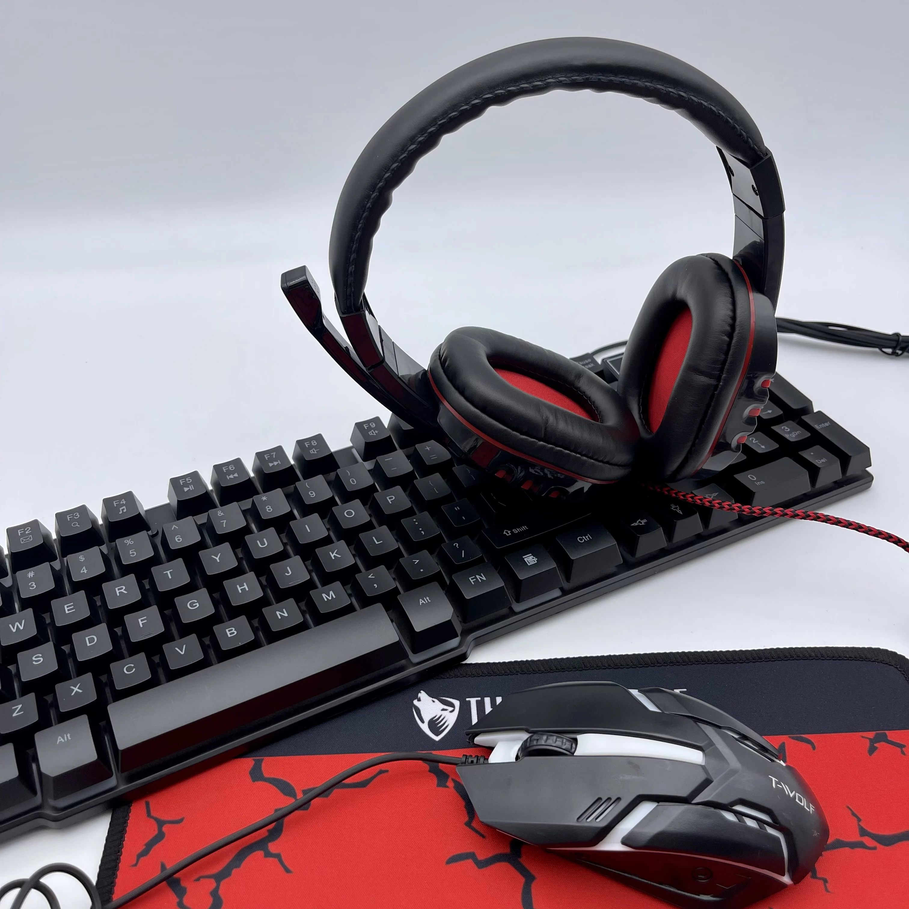 Foriot TF-800 wired luminous headset keyboard mouse pad office game four-in-one mouse and keyboard set free shipping
Foriot TF-800 wired luminous headset keyboard mouse pad office game four-in-one mouse and keyboard set free shipping