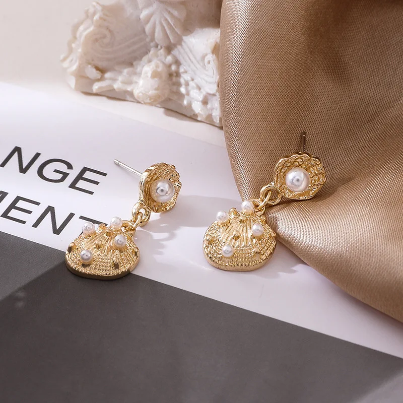 Korean fashion personality shell starfish earrings temperament simple pearl stud earrings
Korean fashion personality shell starfish earrings temperament simple pearl stud earrings