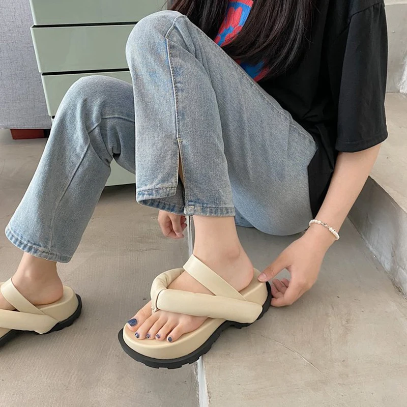 2021 New Clip Toe Thick Platform Slippers Women Casual Strap Summer Beach Flip Flops Woman Non Slip Outdoor Rome Sandals
2021 New Clip Toe Thick Platform Slippers Women Casual Strap Summer Beach Flip Flops Woman Non Slip Outdoor Rome Sandals