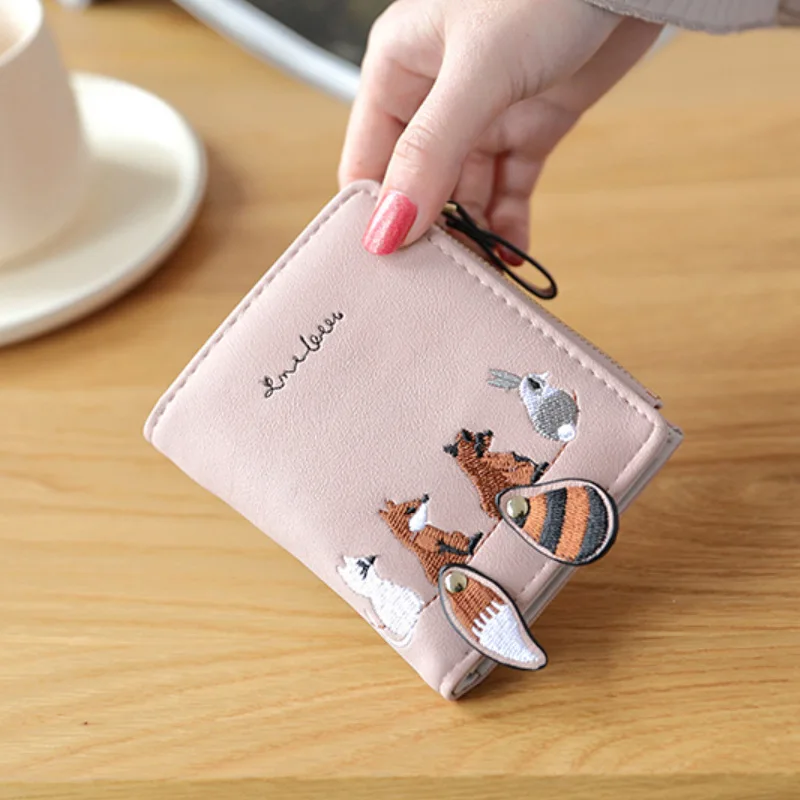Mini Women Purses Embroidery Cute Ladies Small Wallets New Short Coin Pocket for Girls Soft Leather Money Bags carteira feminina
Mini Women Purses Embroidery Cute Ladies Small Wallets New Short Coin Pocket for Girls Soft Leather Money Bags carteira feminina