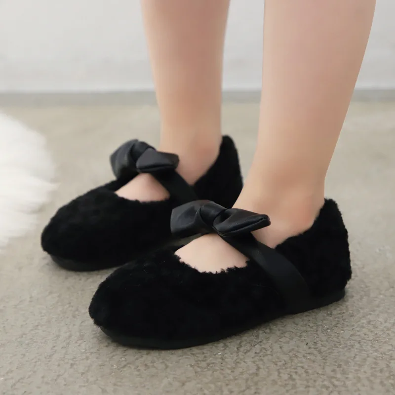 Fall and Winter 2019 New Fur Shoes for kids Bean Shoes for Girls Fluffy Baby Shoes Butterfly Knot Princess Cotton Shoes Children
Fall and Winter 2019 New Fur Shoes for kids Bean Shoes for Girls Fluffy Baby Shoes Butterfly Knot Princess Cotton Shoes Children