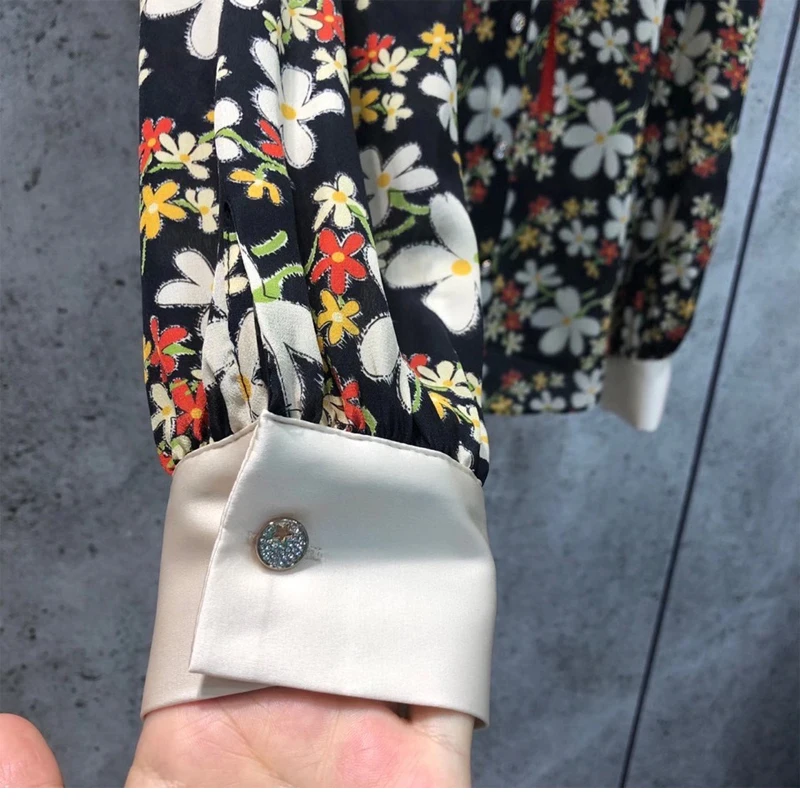 100% silk women blouse flower printed women shirts with bow beading button women sweet blouses
100% silk women blouse flower printed women shirts with bow beading button women sweet blouses