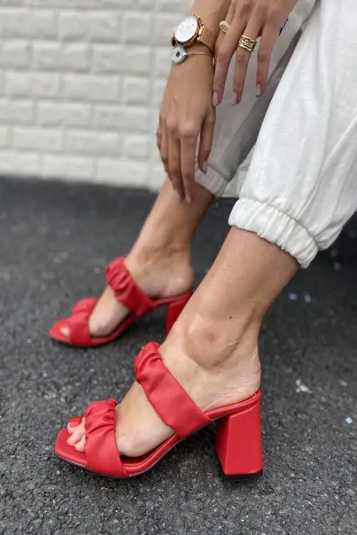 TUGBA Women Two Band Pleat Detailed Heels Slippers
TUGBA Women Two Band Pleat Detailed Heels Slippers