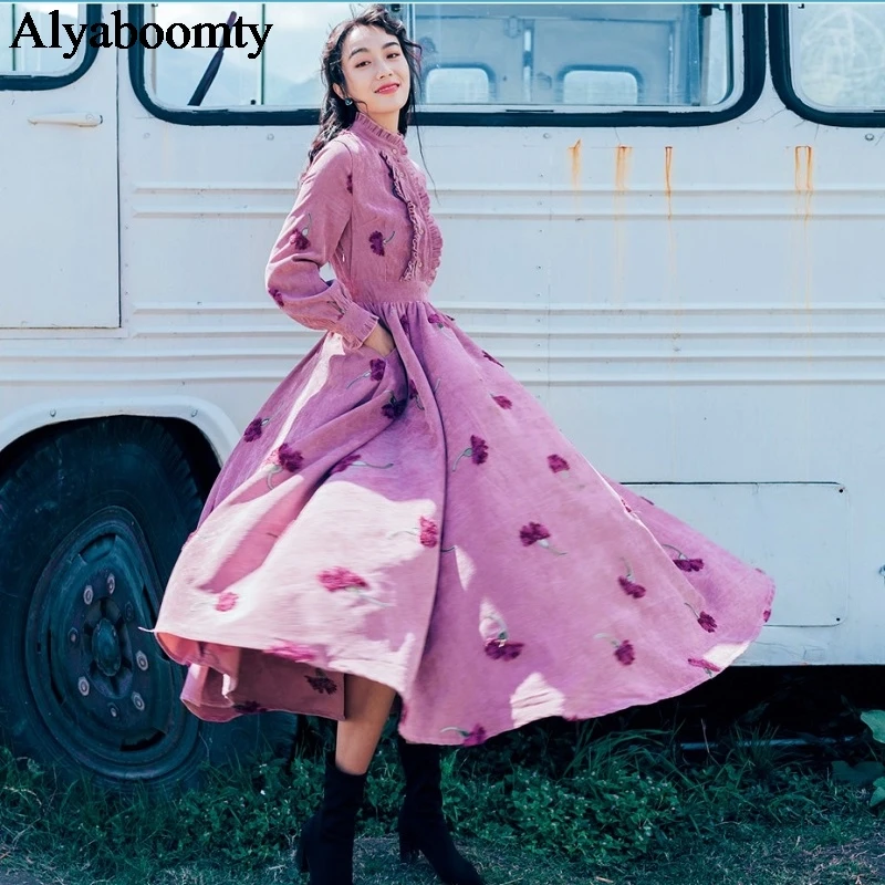 Japan Mori Girl Autumn Spring Women Maxi Long Dress Stand Collar Floral Embroidery Vestidos Longo Elegant Corduroy Vintage Dress
Japan Mori Girl Autumn Spring Women Maxi Long Dress Stand Collar Floral Embroidery Vestidos Longo Elegant Corduroy Vintage Dress