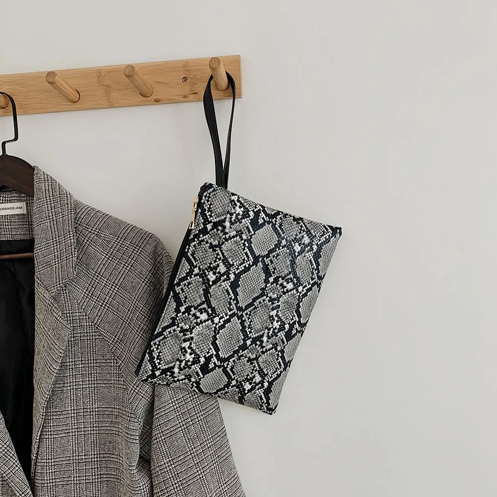 Snakeskin Print Handbag Messender ger Bag Fashion Simple PU Leather Envelope Women Handbags Totes Bags Clutch Bag
Snakeskin Print Handbag Messender ger Bag Fashion Simple PU Leather Envelope Women Handbags Totes Bags Clutch Bag