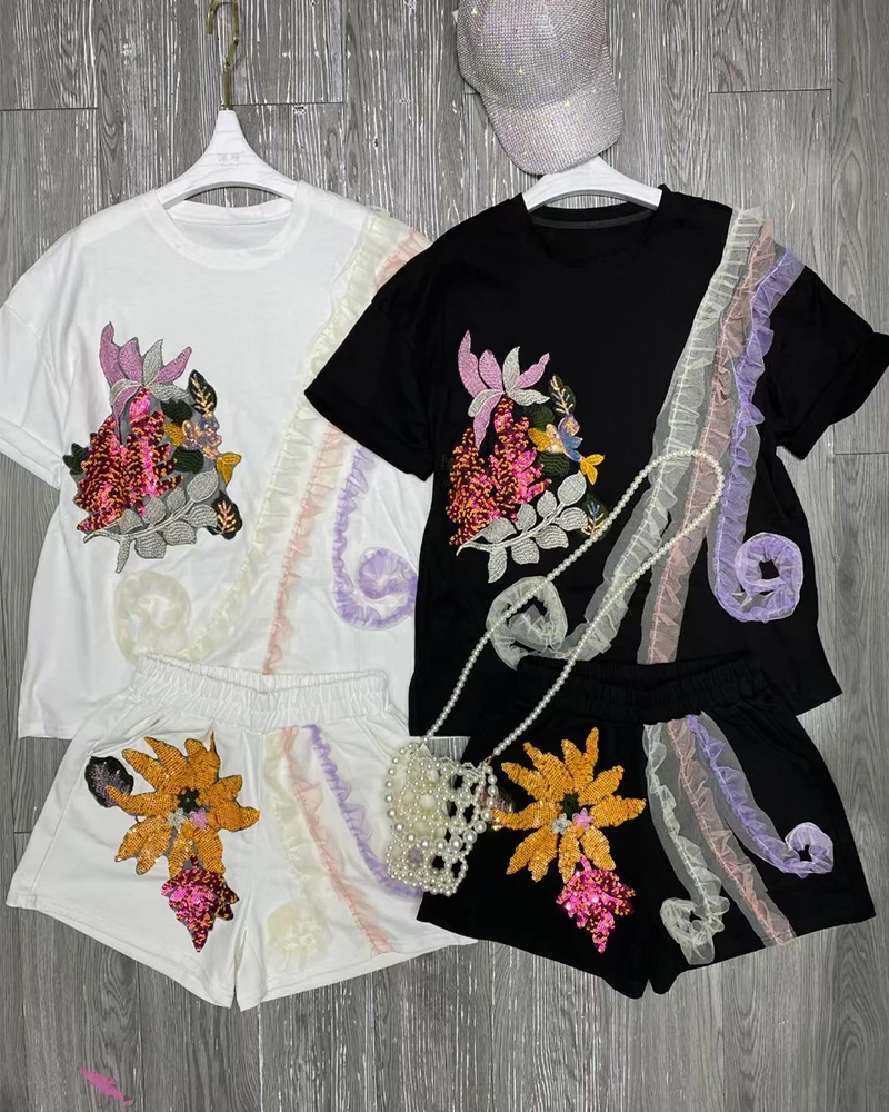 2021 Summer European Embroidery Sequins Cotton Short-Sleeved Female T-shirt Fashion Casual Shorts Women Slimming Two-Piece Set
2021 Summer European Embroidery Sequins Cotton Short-Sleeved Female T-shirt Fashion Casual Shorts Women Slimming Two-Piece Set