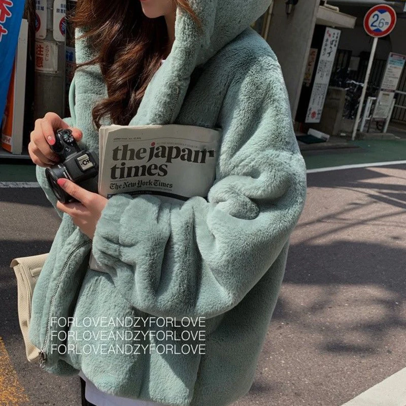 2021 fashion Faux Fur Coat Autumn Winter Women Casual Hooded plus size Faux Fox Fur Winter Jacket Women casaco feminino
2021 fashion Faux Fur Coat Autumn Winter Women Casual Hooded plus size Faux Fox Fur Winter Jacket Women casaco feminino