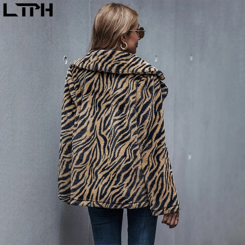 LTPH2020 Autumn winter new arrival Tiger pattern Print woman jacket lapel Full sleeve Open Stitch slim Shorthair Casual fur coat
LTPH2020 Autumn winter new arrival Tiger pattern Print woman jacket lapel Full sleeve Open Stitch slim Shorthair Casual fur coat