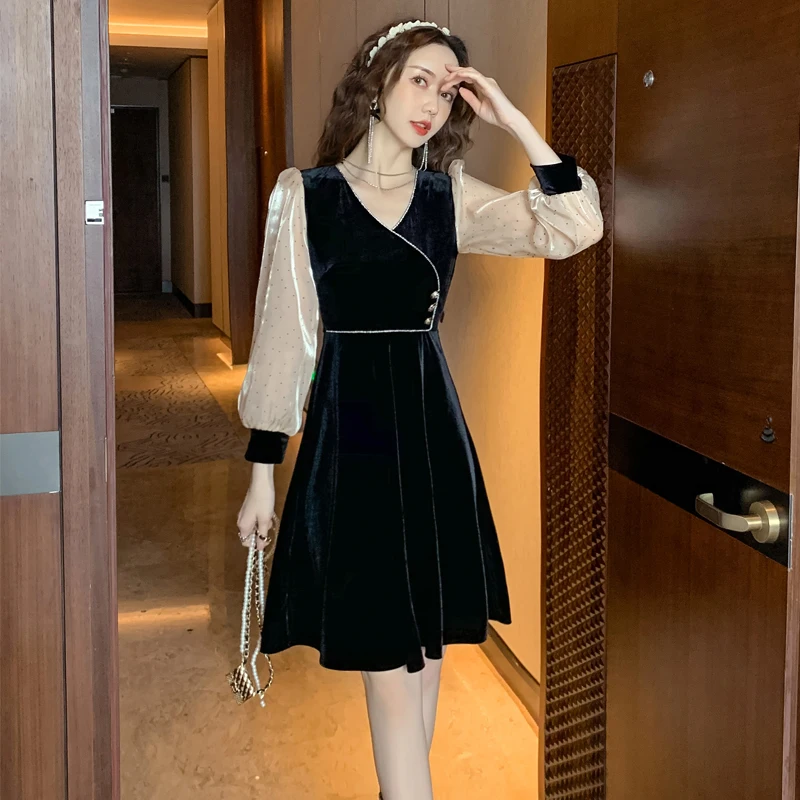 Бархатное платье для женщин, Новинка осени 2021, стильная тонкая черная юбка средней и длинной длины в стиле Хепберн с V-образным вырезом 
Бархатное платье для женщин, Новинка осени 2021, стильная тонкая черная юбка средней и длинной длины в стиле Хепберн с V-образным вырезом