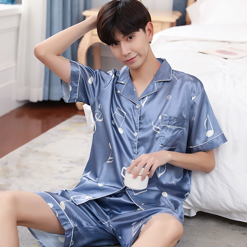 Men's Pajama Sets New Soft Summer Men Sleepwear Set Short Sleeve Rayon Silk Pajamas for Men Elastic Waist Pant Leisure Outwear
Men's Pajama Sets New Soft Summer Men Sleepwear Set Short Sleeve Rayon Silk Pajamas for Men Elastic Waist Pant Leisure Outwear