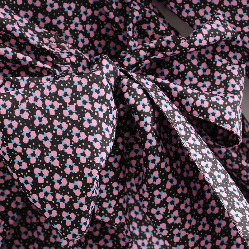 Aachoae Women Vintage Floral Print Bodysuits 2020 Bow Tie Puff Sleeve Playsuit Ladies Sexy V Neck Summer Beach Short Jumpsuit
Aachoae Women Vintage Floral Print Bodysuits 2020 Bow Tie Puff Sleeve Playsuit Ladies Sexy V Neck Summer Beach Short Jumpsuit