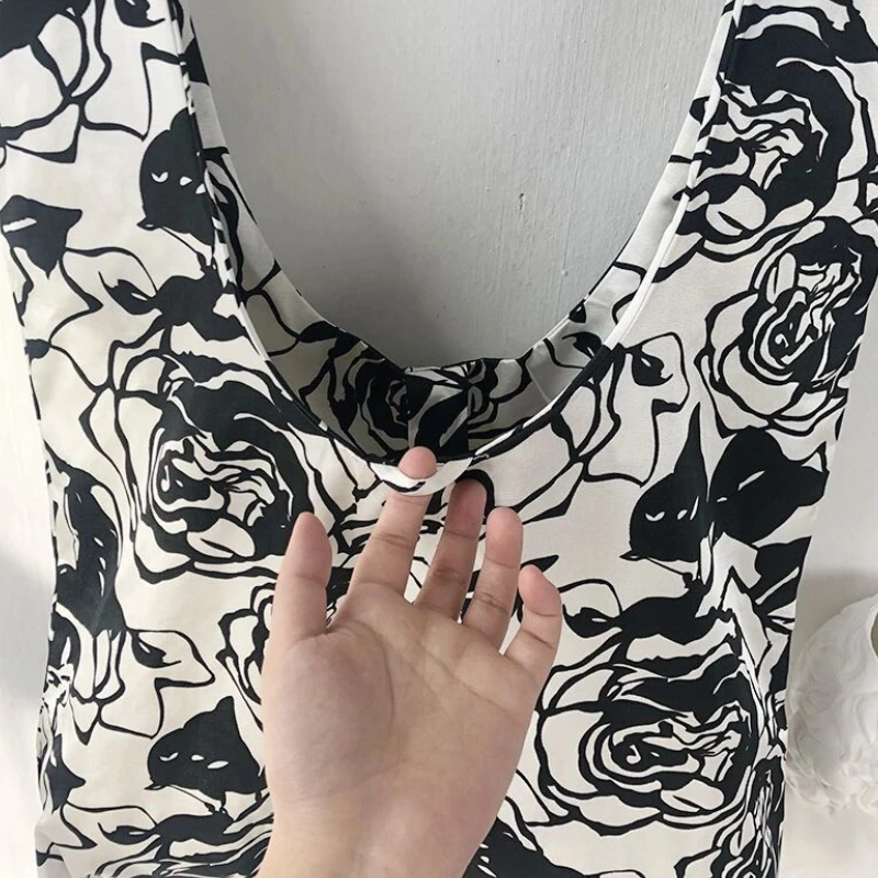 Retro Rose Floral Shoulder Bags Women Elegant Large Capacity Travel OL Canvas Underarm Shopping Casual Portable Fashion Reusable
Retro Rose Floral Shoulder Bags Women Elegant Large Capacity Travel OL Canvas Underarm Shopping Casual Portable Fashion Reusable