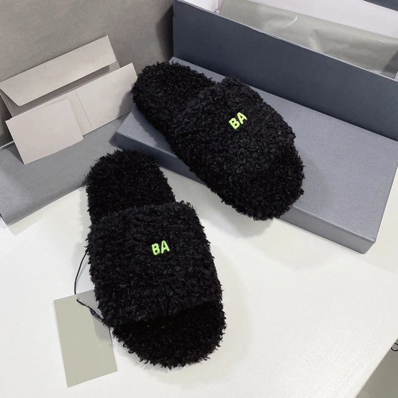 Luxury Brand Female Fashion Slippers Candy Color Women Outdoor Beach Platform Ladies Summer Glow Slippers Furry Slides for Women
Luxury Brand Female Fashion Slippers Candy Color Women Outdoor Beach Platform Ladies Summer Glow Slippers Furry Slides for Women
