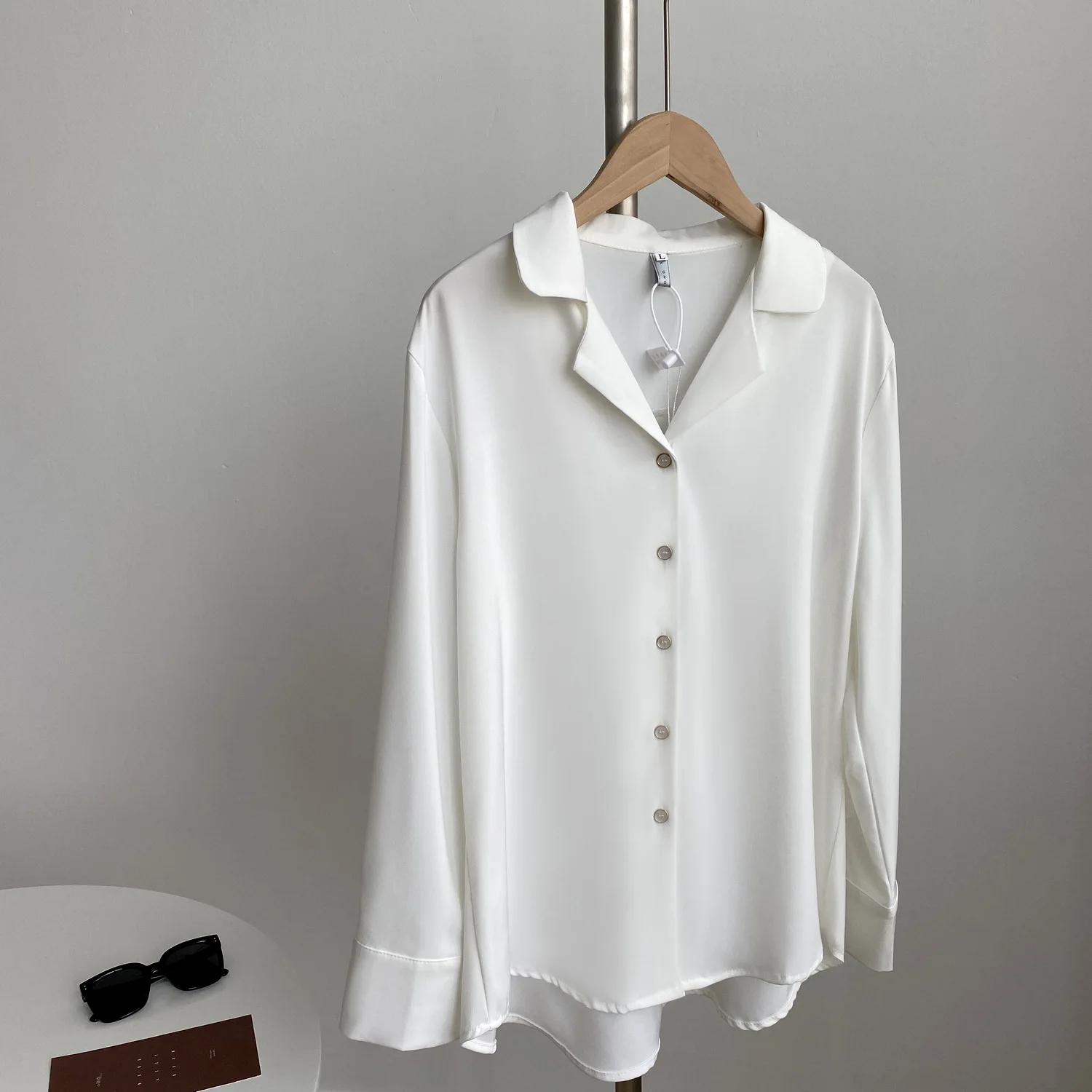 2021 Summer Spring Casual Blouse Women Fashion Long Sleeves Tops Vintage Femme V Neck Shirts Elegant Sexy Blouse blouse shirts
2021 Summer Spring Casual Blouse Women Fashion Long Sleeves Tops Vintage Femme V Neck Shirts Elegant Sexy Blouse blouse shirts