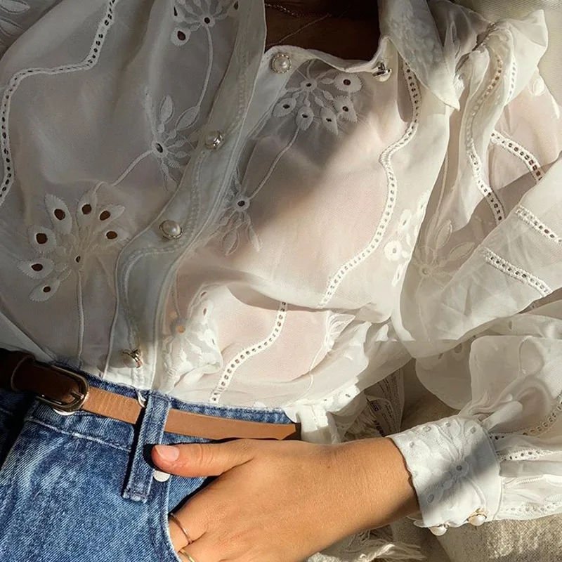 Hottest Women Embroidered Shirt Top Pure White Lapel Flower Bubble Long Sleeve Sweet Pure Sexy Charming Fashion 2021 New Spring
Hottest Women Embroidered Shirt Top Pure White Lapel Flower Bubble Long Sleeve Sweet Pure Sexy Charming Fashion 2021 New Spring