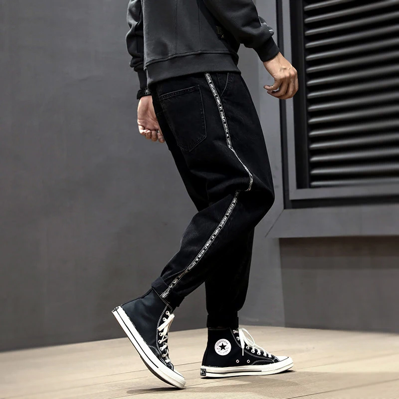 American Style Fashion Men Jeans Black Color Side Stripe Designer Harem Pants Streetwear Elastic Hip Hop Jeans Men Pencil Pants
American Style Fashion Men Jeans Black Color Side Stripe Designer Harem Pants Streetwear Elastic Hip Hop Jeans Men Pencil Pants