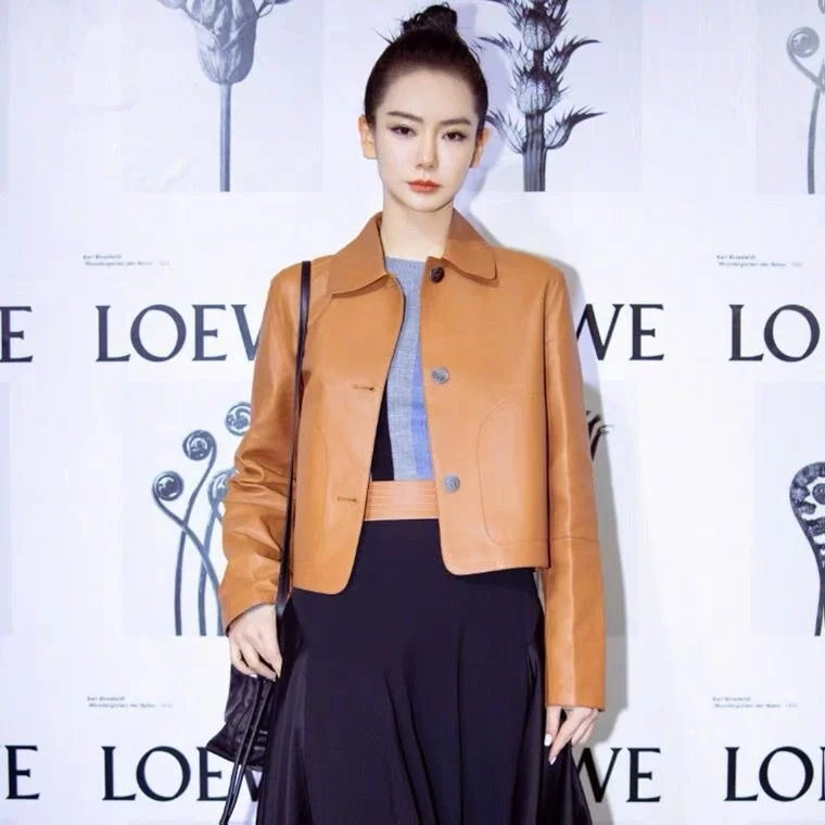 2021 spring new women's leather clothes Qi Wei star same leather clothes short square collar sheep skin coat
2021 spring new women's leather clothes Qi Wei star same leather clothes short square collar sheep skin coat
