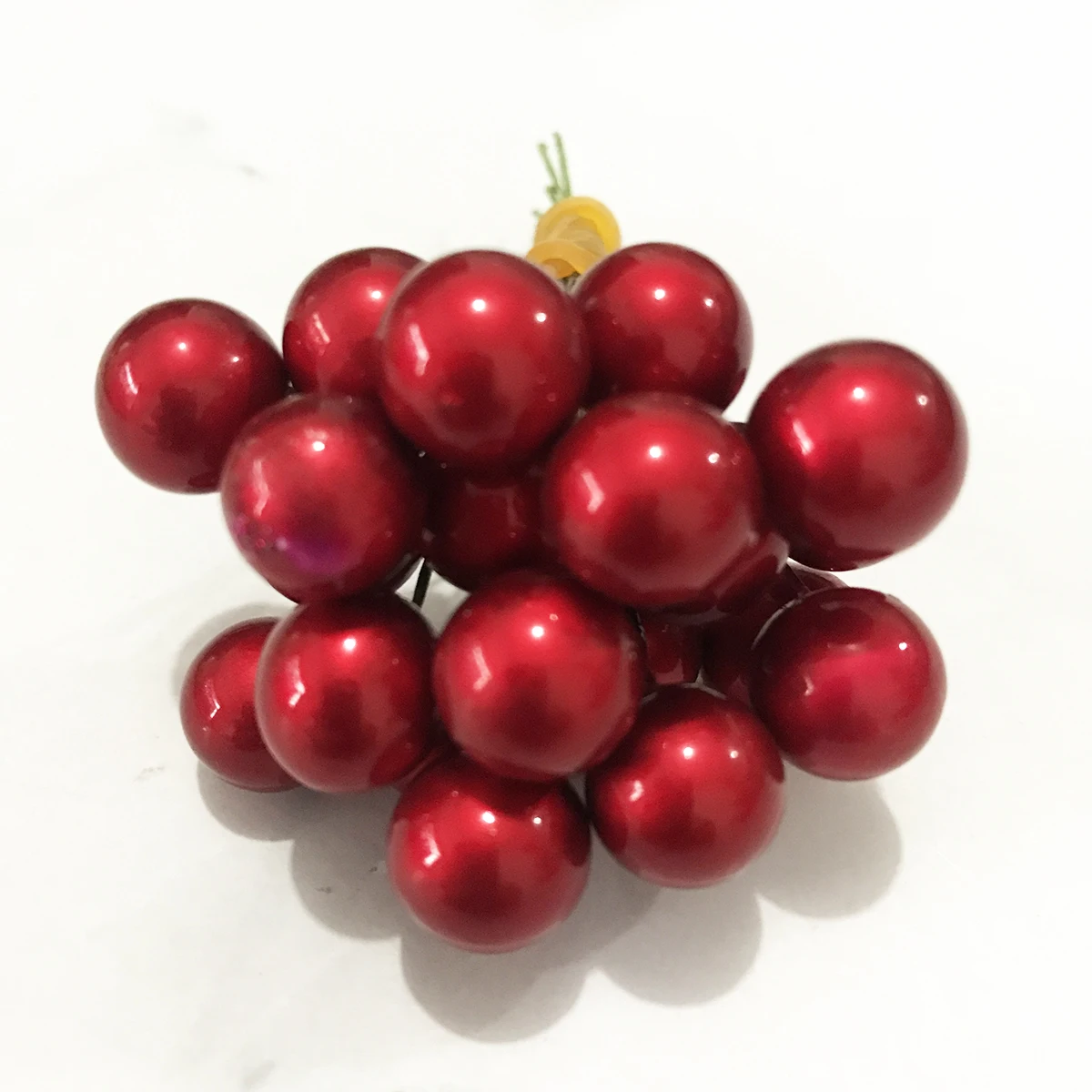 Искусственные ягоды для декора 
Искусственные ягоды для декора