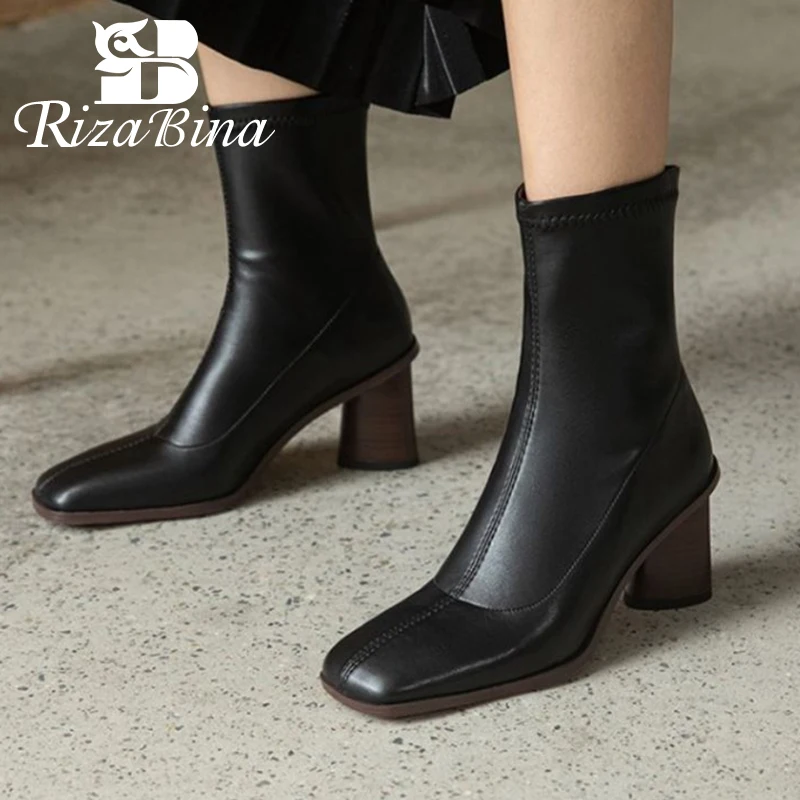 Ботинки женские на высоком каблуке, размеры 34-39
Ботинки женские на высоком каблуке, размеры 34-39