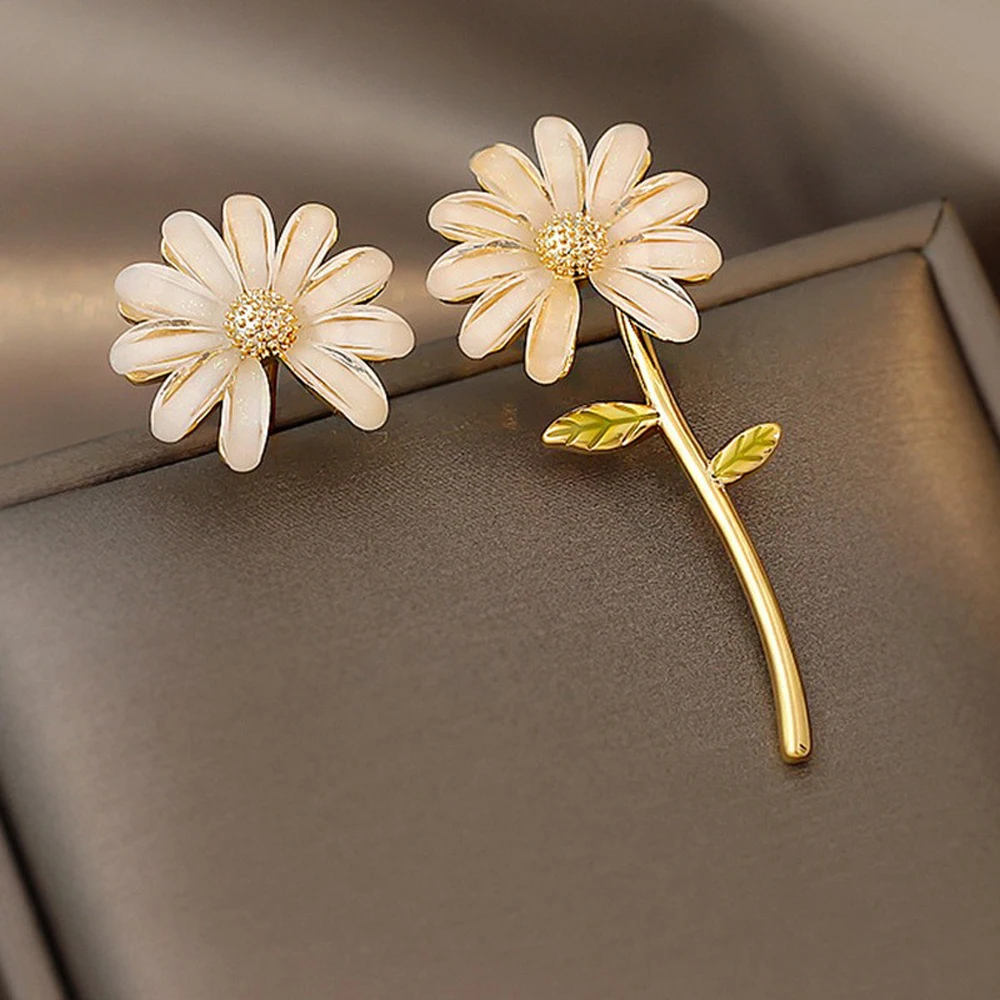 Elegant Asymmetric Glass White Daisy Flower Drop Earrings For Woman Korean Fashion Jewelry Party Girls' Luxury Unusual Earrings
Elegant Asymmetric Glass White Daisy Flower Drop Earrings For Woman Korean Fashion Jewelry Party Girls' Luxury Unusual Earrings