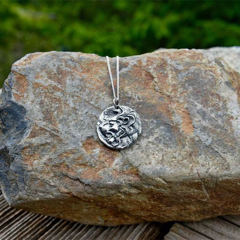 Men's Vintage Coin Pendant Lion Head Silver Color Necklace Pendant Party Biker Fashion Jewelry
Men's Vintage Coin Pendant Lion Head Silver Color Necklace Pendant Party Biker Fashion Jewelry