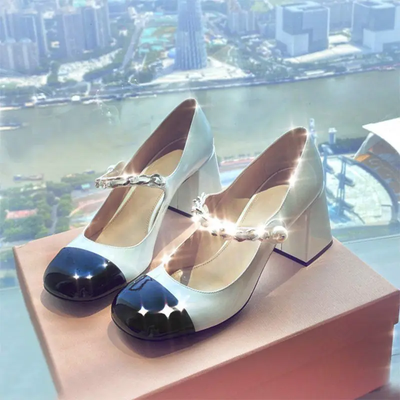 Spring and Autumn new European and American French Hepburn Mary Jane shoes square head high heel chain shallow mouth single shoe
Spring and Autumn new European and American French Hepburn Mary Jane shoes square head high heel chain shallow mouth single shoe
