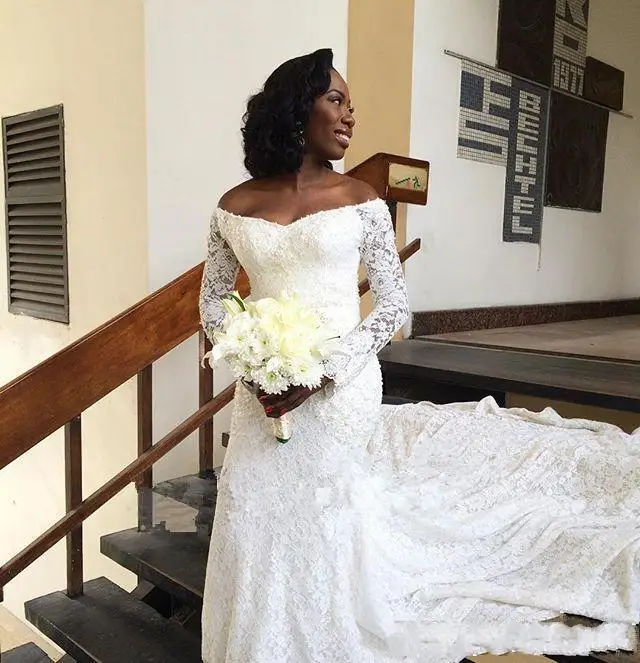 Elegant Off the Shoulder Mermaid Lace Wedding Dresses Sweep Train Long Sleeves African Plus Size Bridal Gowns
Elegant Off the Shoulder Mermaid Lace Wedding Dresses Sweep Train Long Sleeves African Plus Size Bridal Gowns