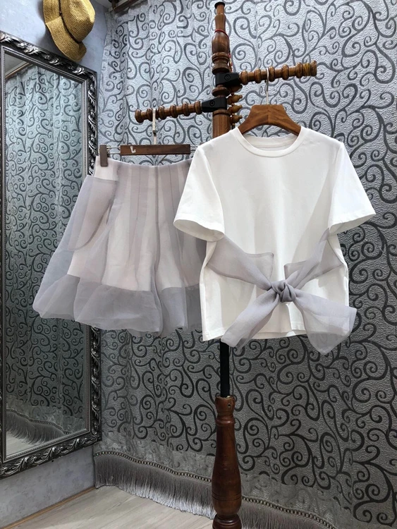 2021 spring and summer new women's round neck mesh bow splicing Short Sleeve Top + shorts 2-piece set 325
2021 spring and summer new women's round neck mesh bow splicing Short Sleeve Top + shorts 2-piece set 325